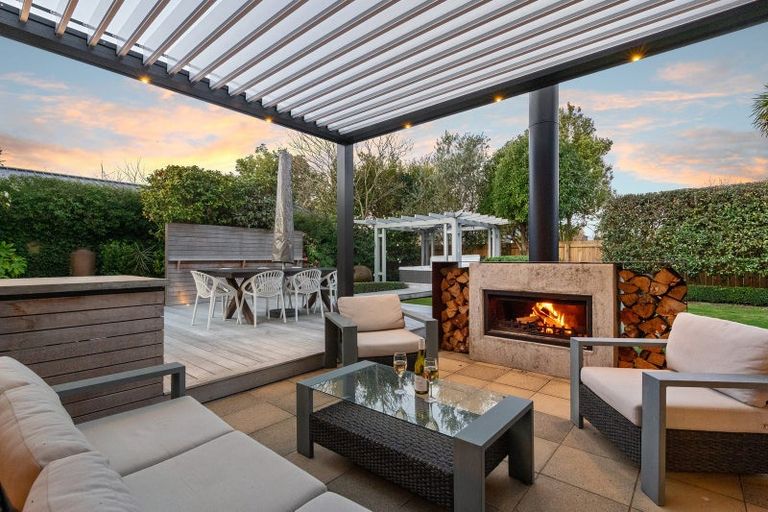 Photo of property in 152 Clyde Road, Burnside, Christchurch, 8053