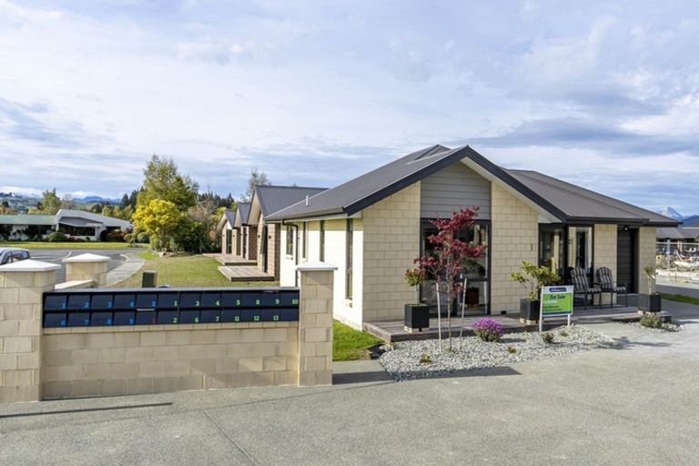 Photo of property in 28/10 Pop Andrew Drive, Te Anau, 9600