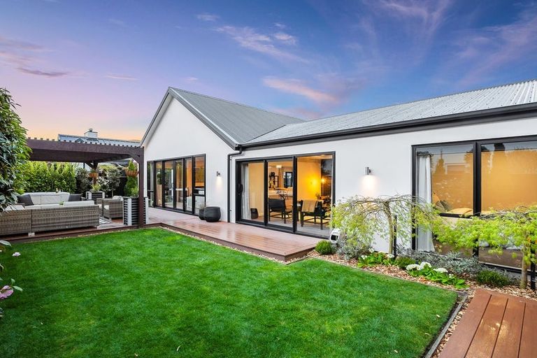 Photo of property in 6 Waitikiri Square, Parklands, Christchurch, 8083