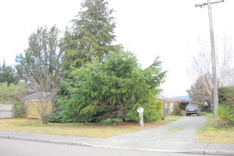 Photo of property in 15 Mckerrow Street, Te Anau, 9600