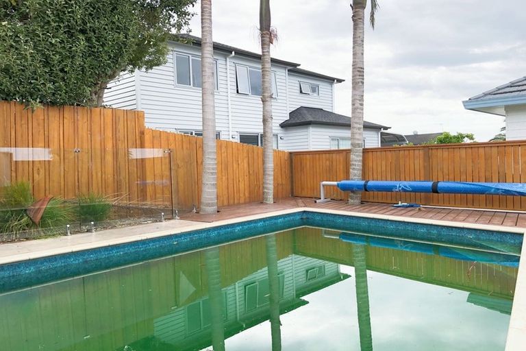 Photo of property in 13 Ballini Rise, West Harbour, Auckland, 0618