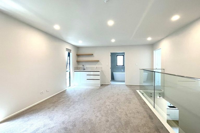 Photo of property in 6 Vanbrugh Place, Bucklands Beach, Auckland, 2014