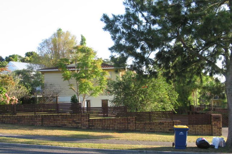 Photo of property in 114 Oaktree Avenue, Browns Bay, Auckland, 0630