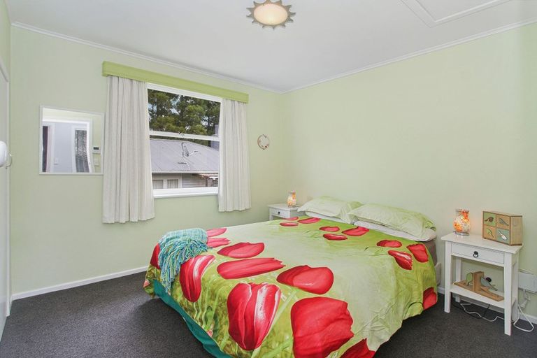 Photo of property in 37 Derwent Crescent, Titirangi, Auckland, 0604