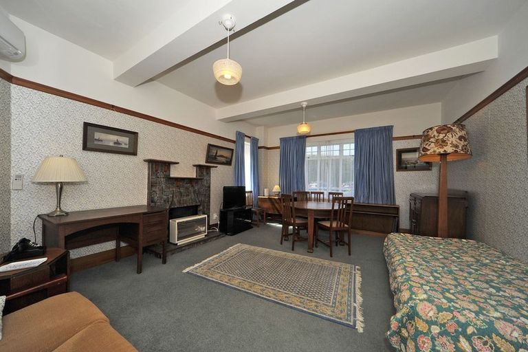 Photo of property in Chevening Flats, 90 Salamanca Road, Kelburn, Wellington, 6012