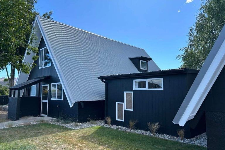 Photo of property in 20 Orchard Street, Clyde, 9330