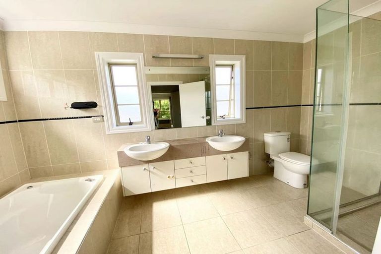 Photo of property in 2/36 Greenvalley Rise, Glenfield, Auckland, 0629