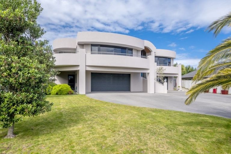 Photo of property in 47 Quadrant Heights, Paraparaumu, 5032