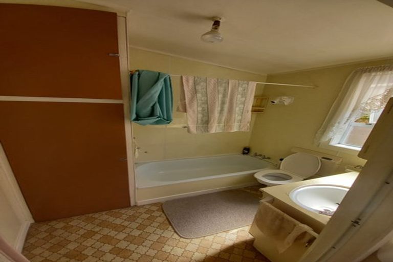 Photo of property in 53 York Street, Moera, Lower Hutt, 5010