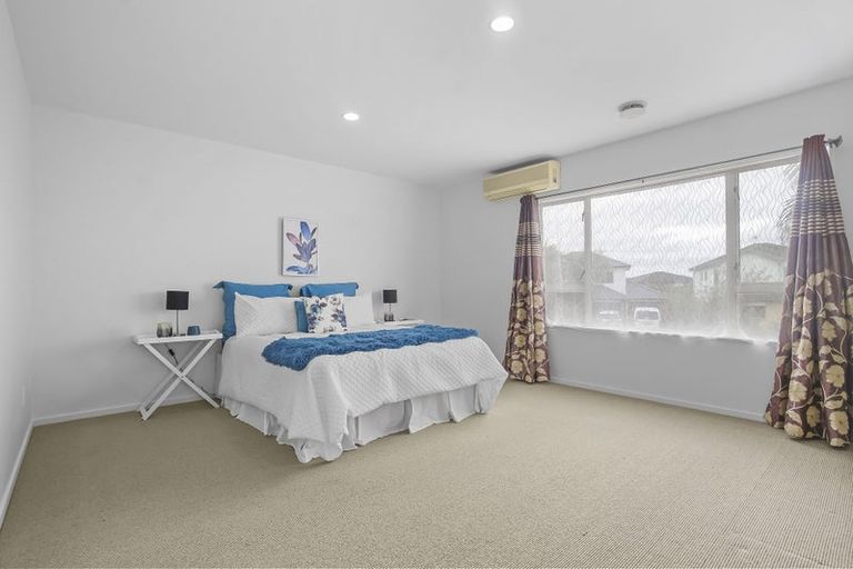 Photo of property in 2/23 Charlenne Close, Ranui, Auckland, 0612