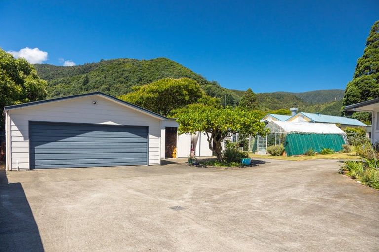Photo of property in 36 Kent Street, Picton, 7220
