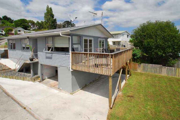 Photo of property in 1/9 Alexander Avenue, Torbay, Auckland, 0630
