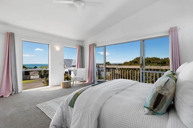 Photo of property in 8 Wiriana Place, Stanmore Bay, Whangaparaoa, 0932