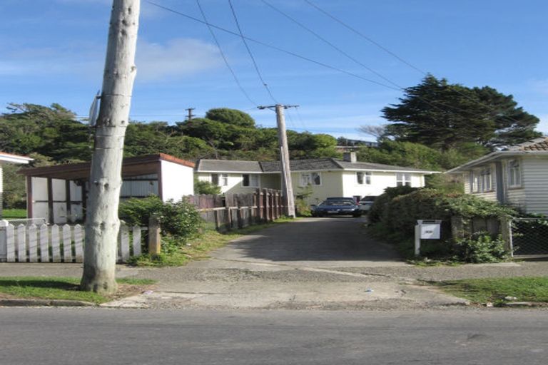 Photo of property in 28 Hampshire Street, Cannons Creek, Porirua, 5024