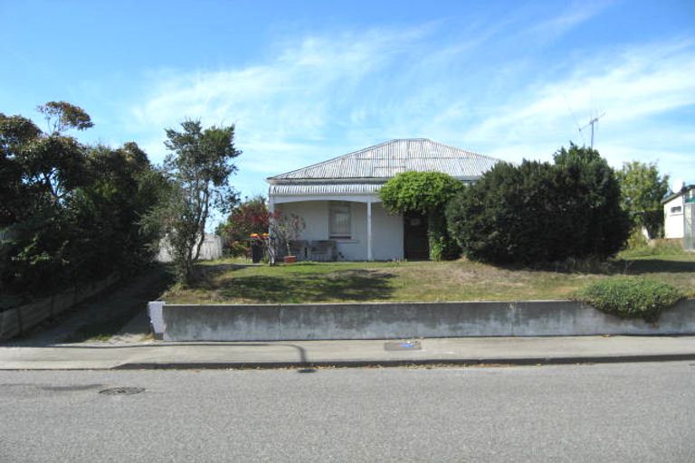 Photo of property in 19 Avenue Road, West End, Timaru, 7910