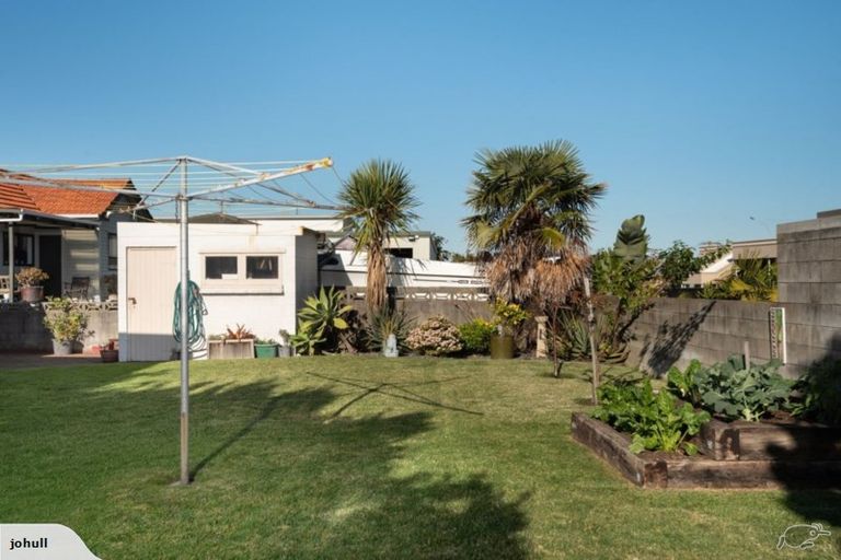 Photo of property in 52 Pitau Road, Mount Maunganui, 3116