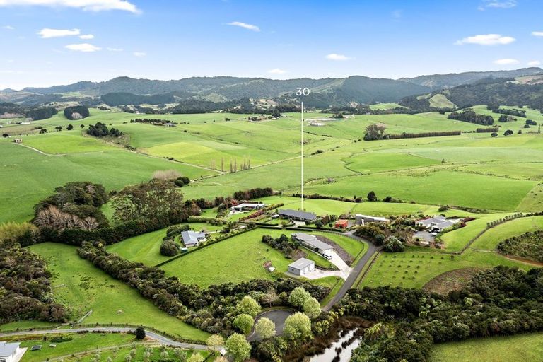 Photo of property in 30 Tamahunga Drive, Matakana, 0985