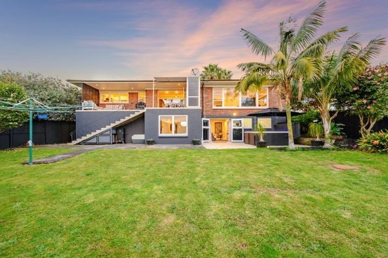 Photo of property in 25 Bradbury Road, Botany Downs, Auckland, 2010