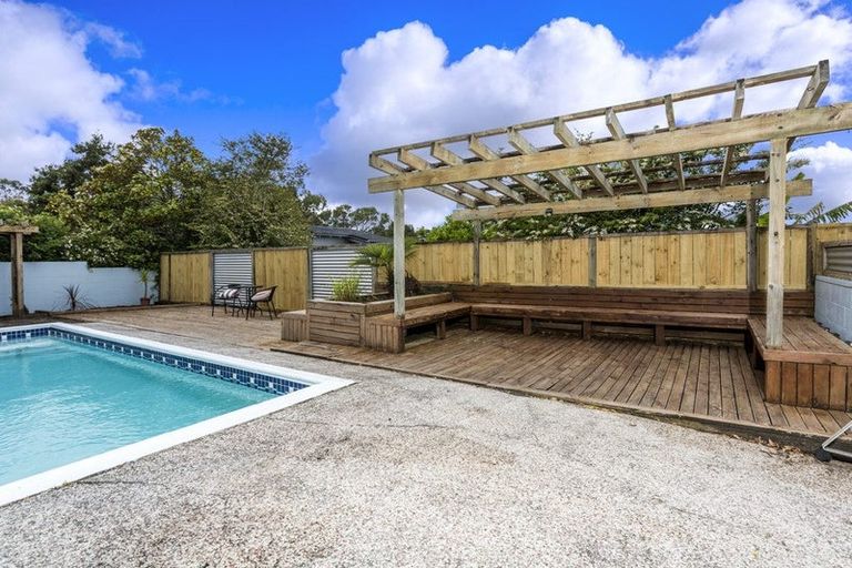 Photo of property in 58 Ravenwood Drive, Forrest Hill, Auckland, 0620