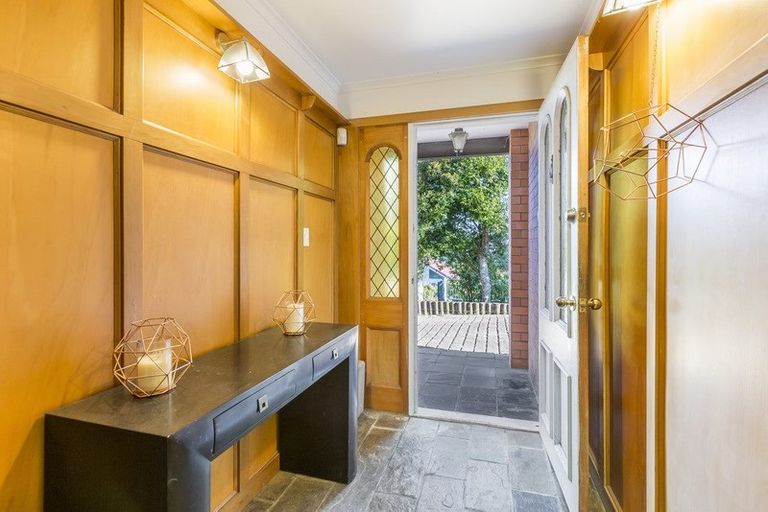 Photo of property in 30 Hoskins Avenue, Hillsborough, Auckland, 1042