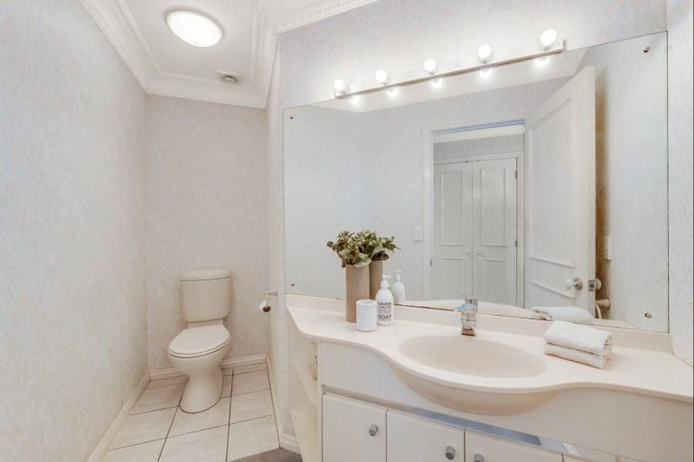 Photo of property in 1 Page Point, Mellons Bay, Auckland, 2014