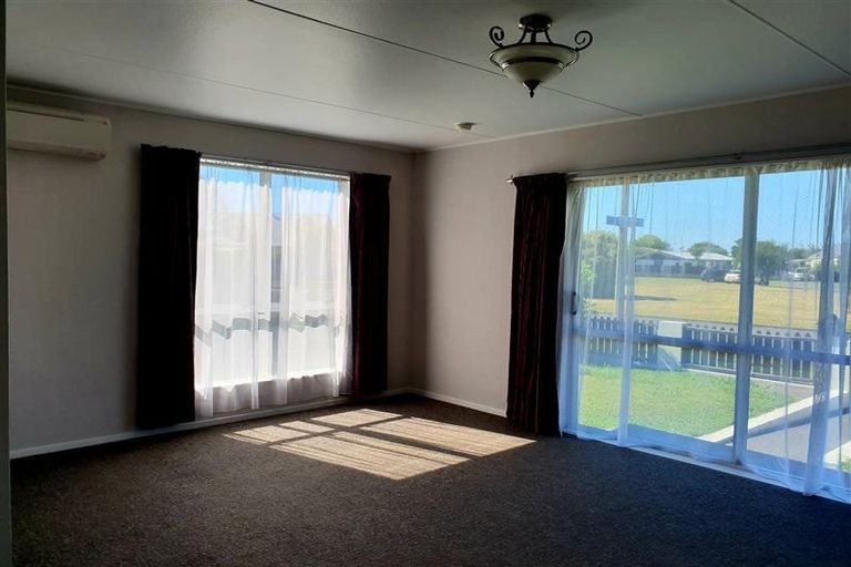 Photo of property in 21 Duckworth Crescent, Greenmeadows, Napier, 4112