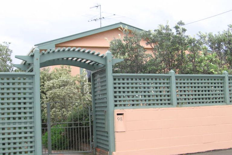 Photo of property in 98 Apu Crescent, Lyall Bay, Wellington, 6022
