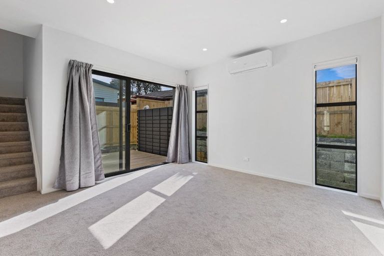 Photo of property in 11/116 Colwill Road, Massey, Auckland, 0614