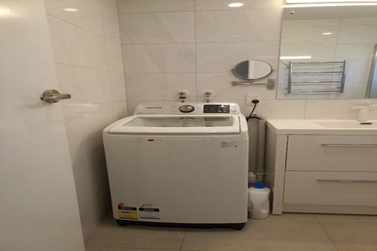 Photo of property in 29 Ayton Drive, Totara Vale, Auckland, 0629