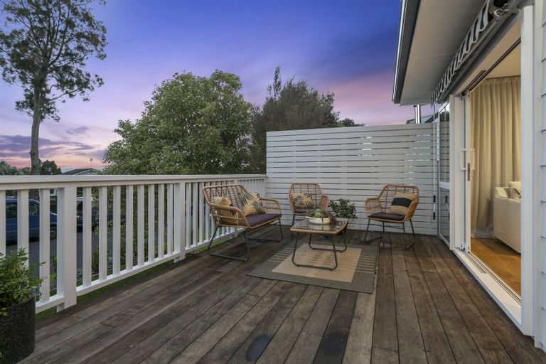Photo of property in 8a Steen Place, Mangere Bridge, Auckland, 2022