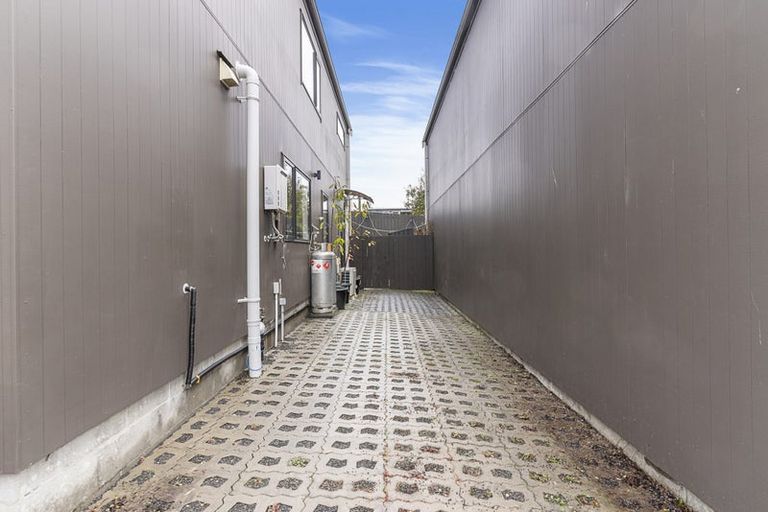 Photo of property in 12e Kelwyn Road, Kelston, Auckland, 0602