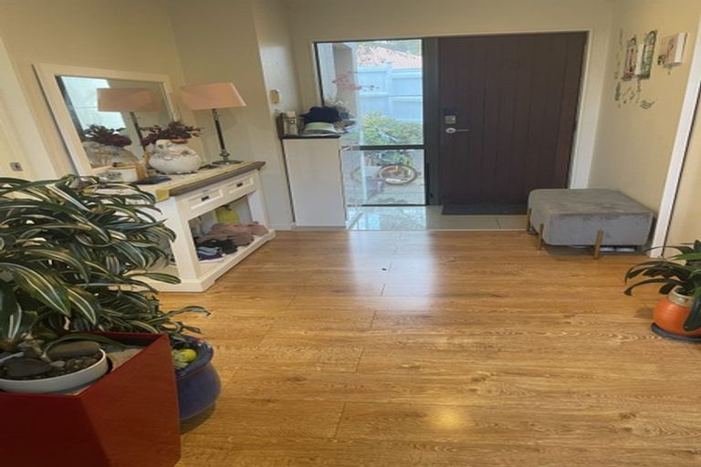 Photo of property in 43 Ponderosa Drive, Oteha, Auckland, 0632