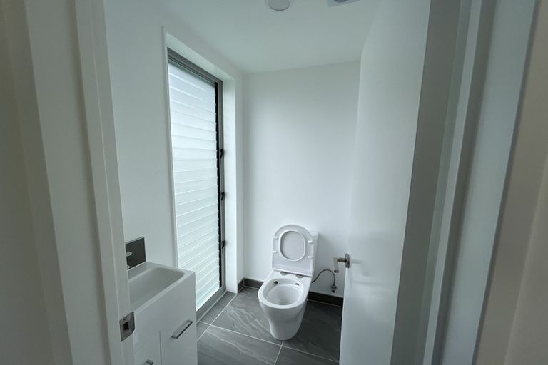 Photo of property in 17 Paparahi Place, Wainui, 0992