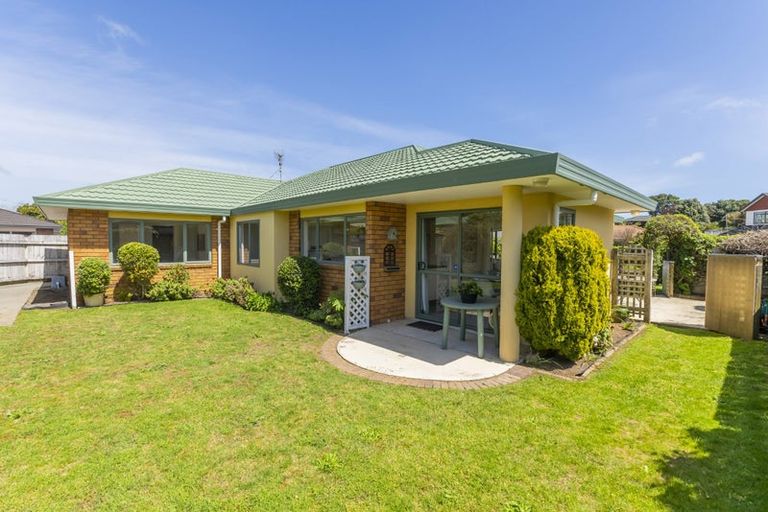 Photo of property in 6 Mistral Place, Paraparaumu Beach, Paraparaumu, 5032