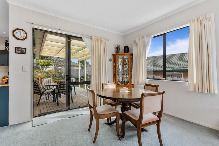 Photo of property in 56 Black Teal Close, Unsworth Heights, Auckland, 0632