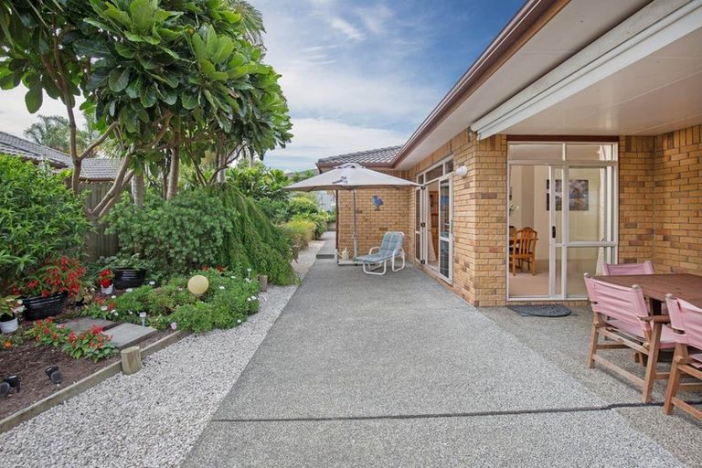 Photo of property in 4 Saltwood Street, Red Beach, 0932