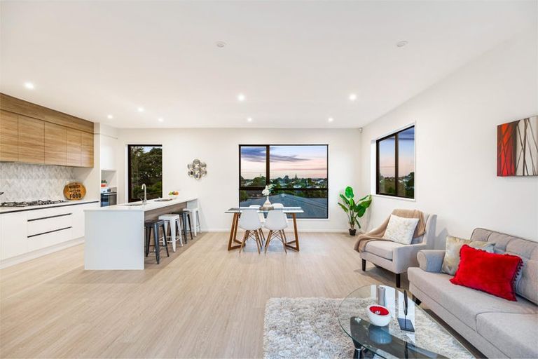 Photo of property in 16a Sheridan Drive, New Lynn, Auckland, 0600