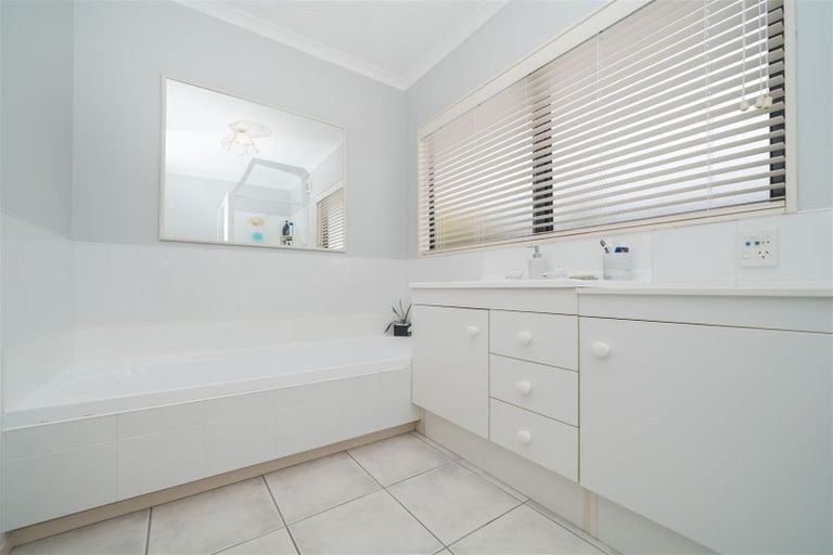 Photo of property in 19 Long Melford Road, Awapuni, Palmerston North, 4412