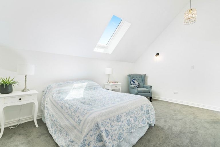 Photo of property in 105 Grassmere Road, Henderson Valley, Auckland, 0612