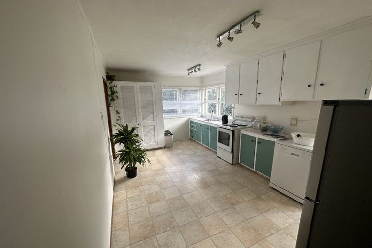 Photo of property in 1/663 Te Atatu Road, Te Atatu Peninsula, Auckland, 0610