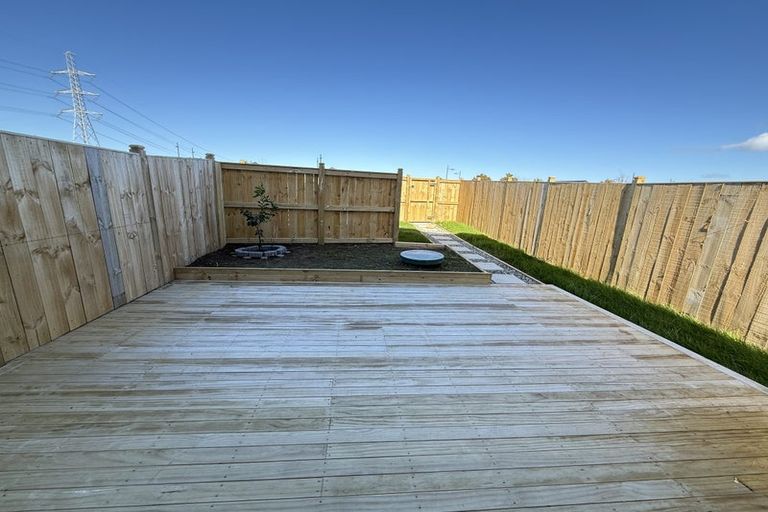 Photo of property in 8 Kapeta Lane, Karaka, 2113