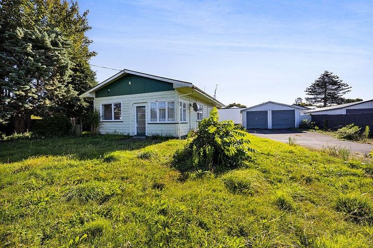 Photo of property in 35 Gladstone Street, Hawera, 4610