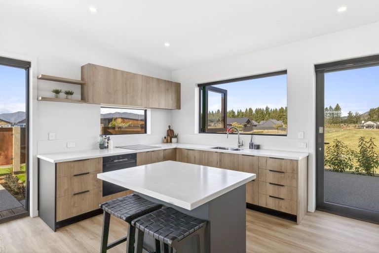Photo of property in 8 Buttercup Street, Wanaka, 9382
