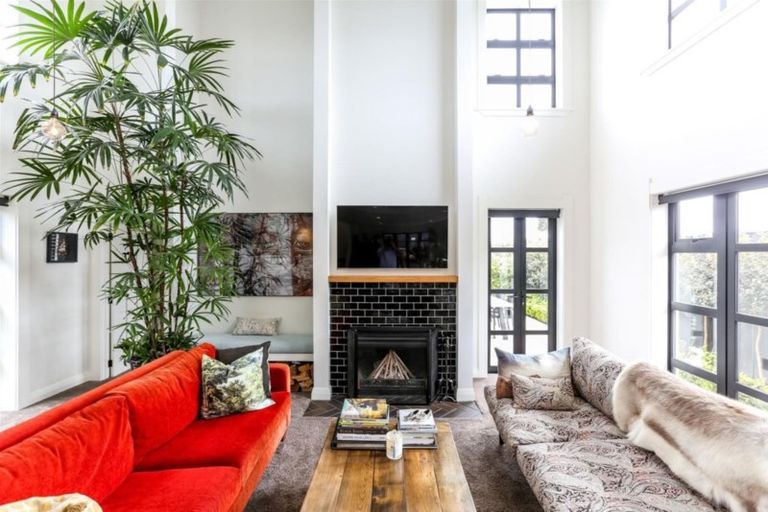 Photo of property in 20 Chilman Street, Strandon, New Plymouth, 4312