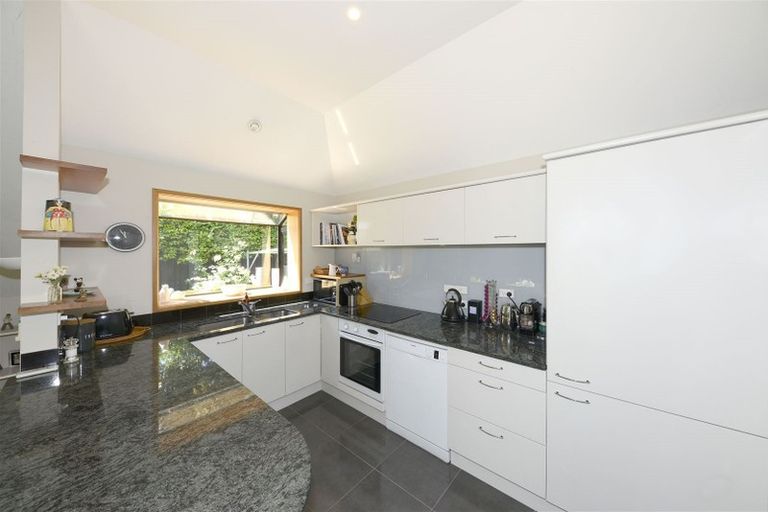 Photo of property in 18 Highland Place, Avonhead, Christchurch, 8042