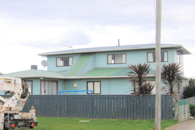 Photo of property in 40 Cook Street, Foxton, 4814