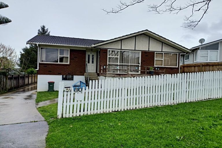 Photo of property in 30 Sunvue Road, Glen Eden, Auckland, 0602
