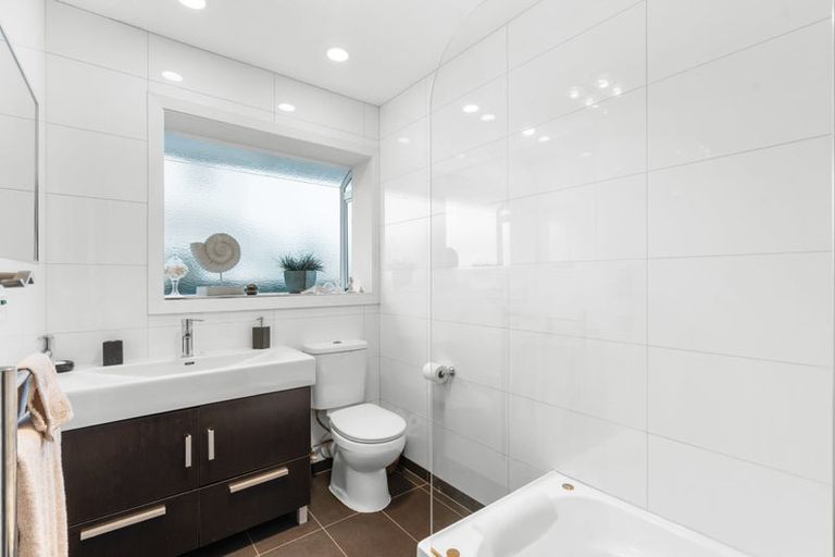 Photo of property in 21 Greendale Avenue, Avonhead, Christchurch, 8042