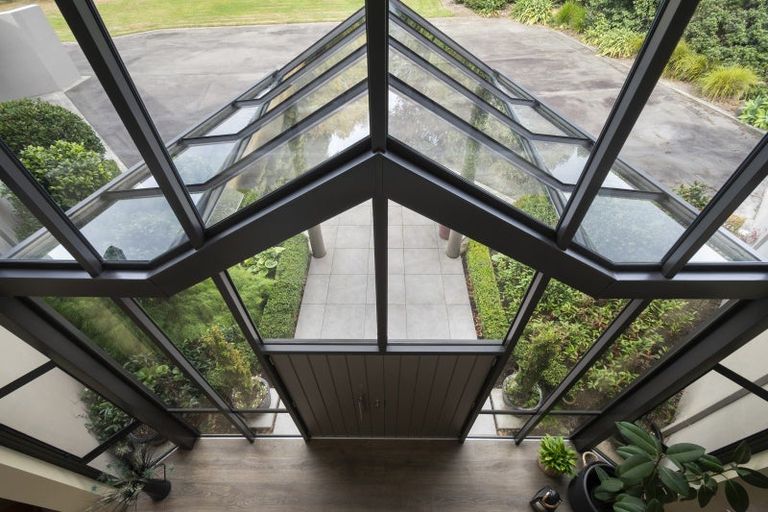 Photo of property in 70 Waicola Drive, Fitzherbert, Palmerston North, 4471