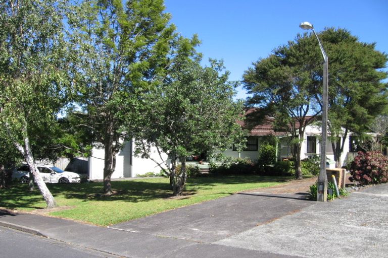 Photo of property in 12 Peterhouse Place, West Harbour, Auckland, 0618